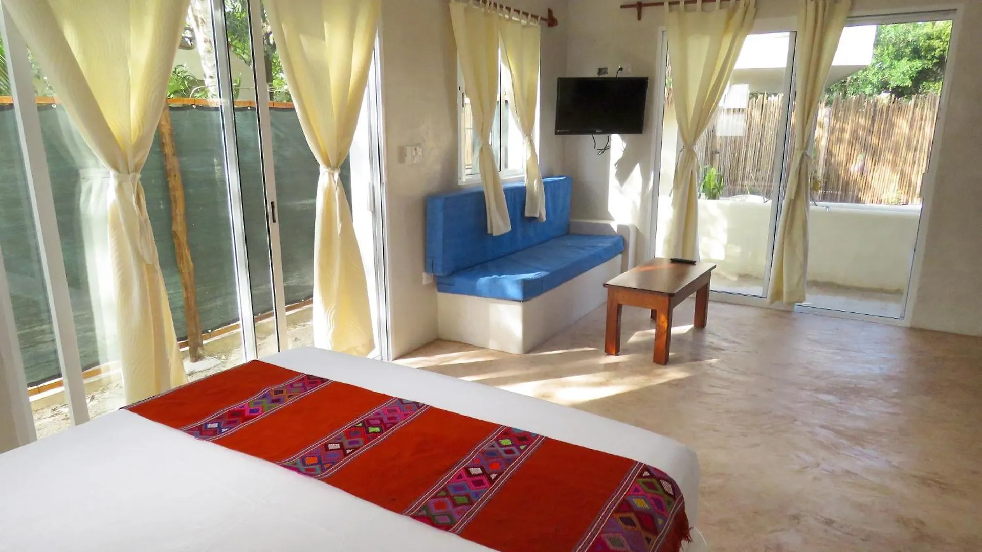 Hotel & Suites Oasis Bacalar 3*,