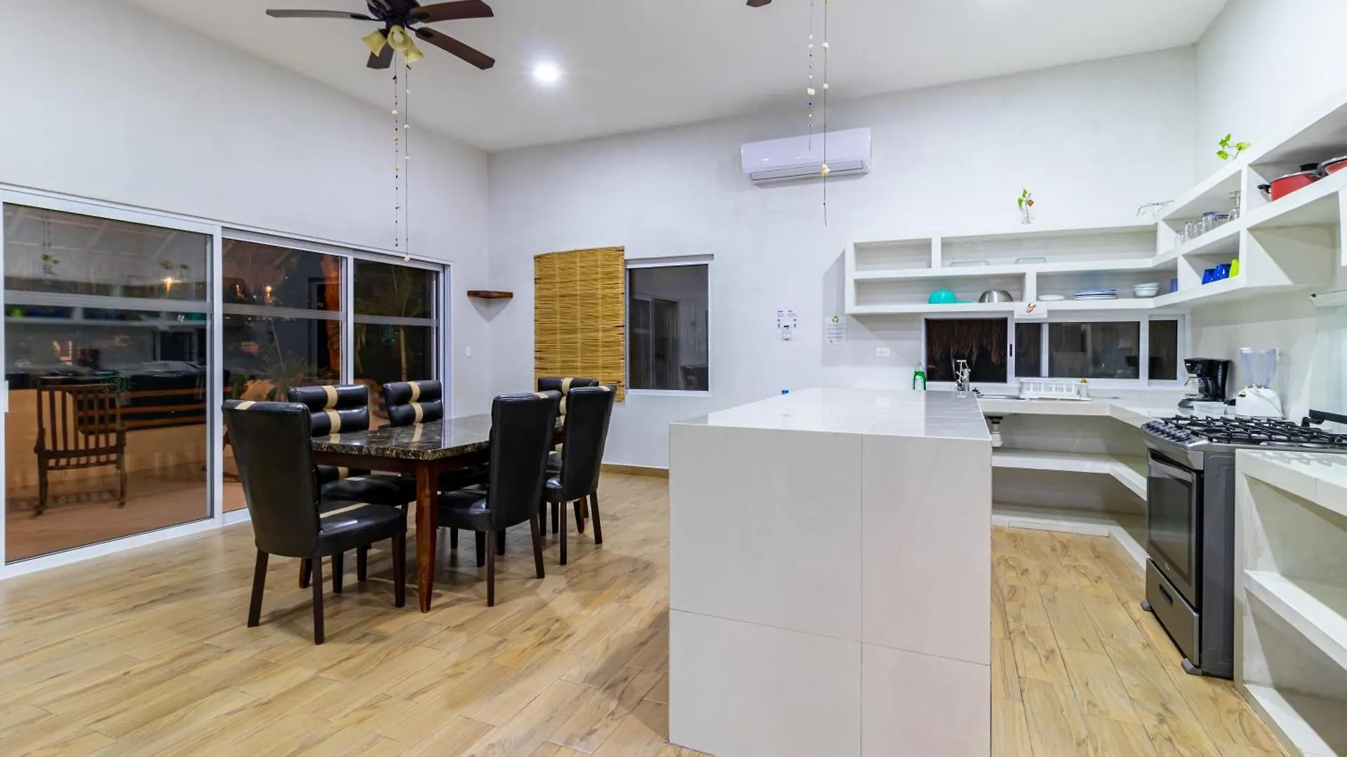 Hotel & Suites Oasis Bacalar 3*,